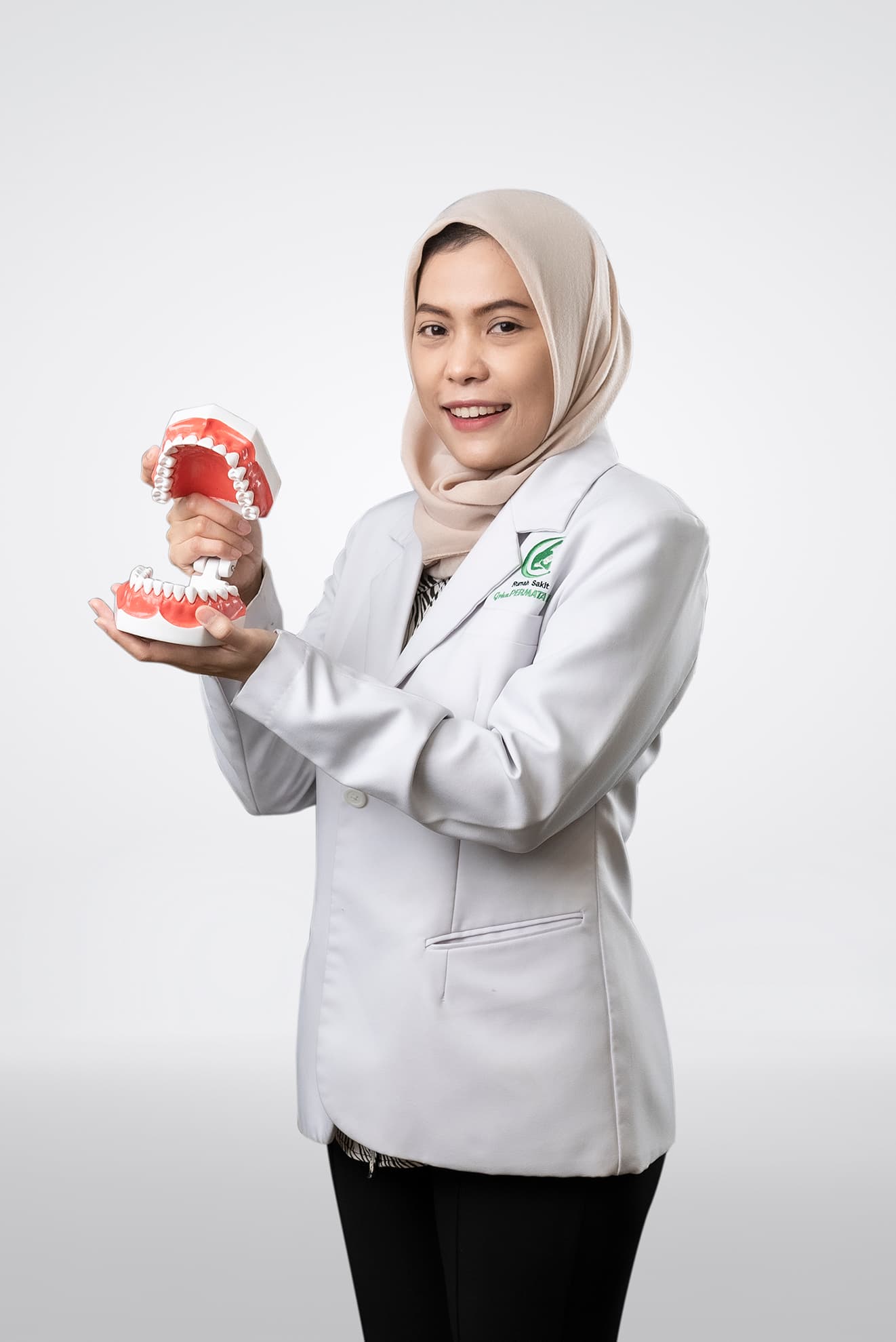 drg. Mertha Rizky, Sp.KG